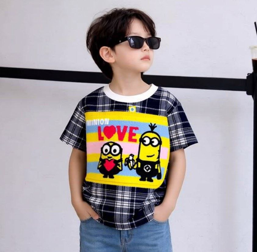Minions Love Heart English Checked Tee