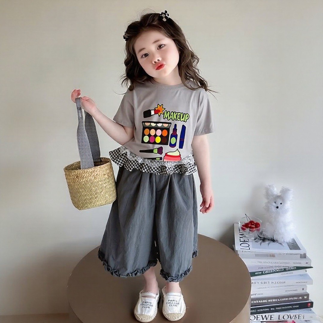 Little Makeup Artist Tee – Kids Graphic T-Shirt